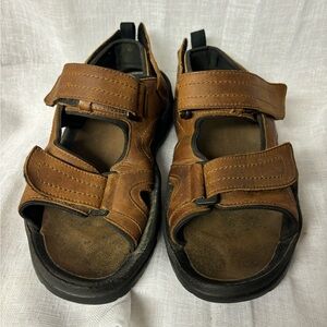 Propet SZ 9M Leather strappie adjustable sandals